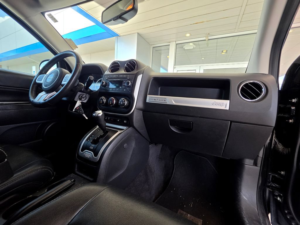 Used 2017 Jeep Compass Latitude AWD/4WD image 25