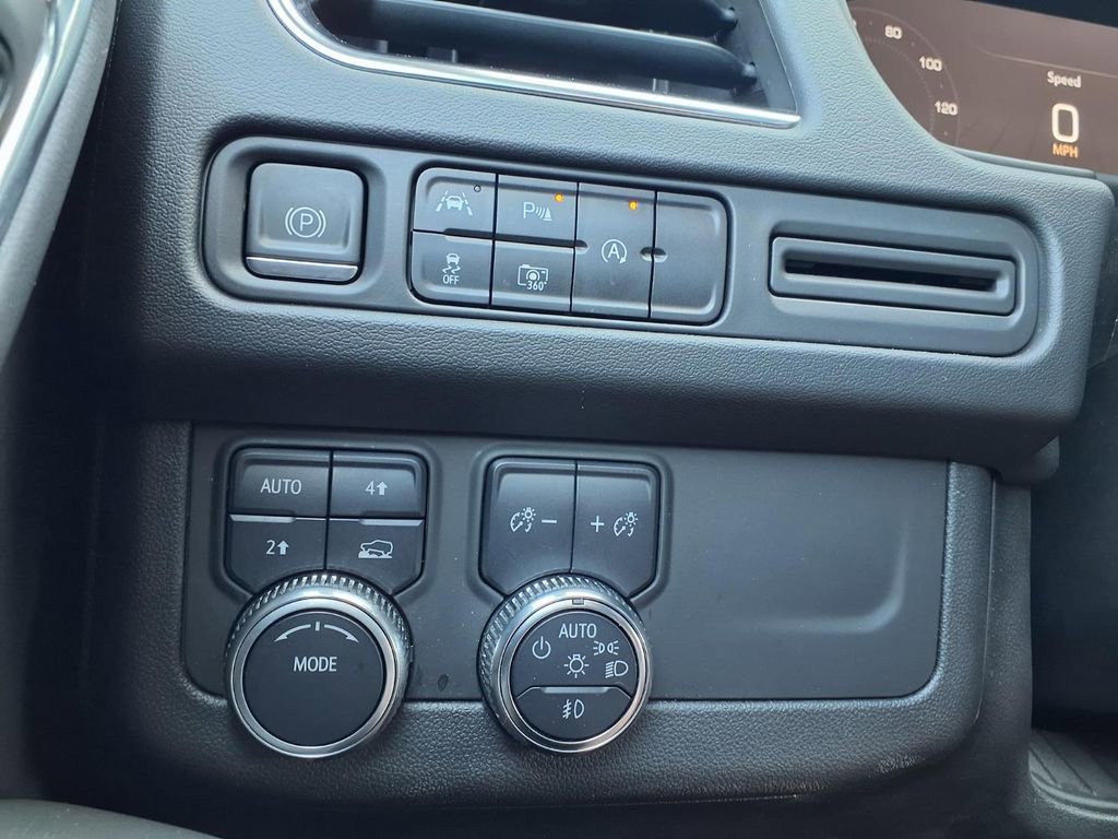 Used 2023 GMC Yukon XL SLT w/ SLT Premium Package image 19