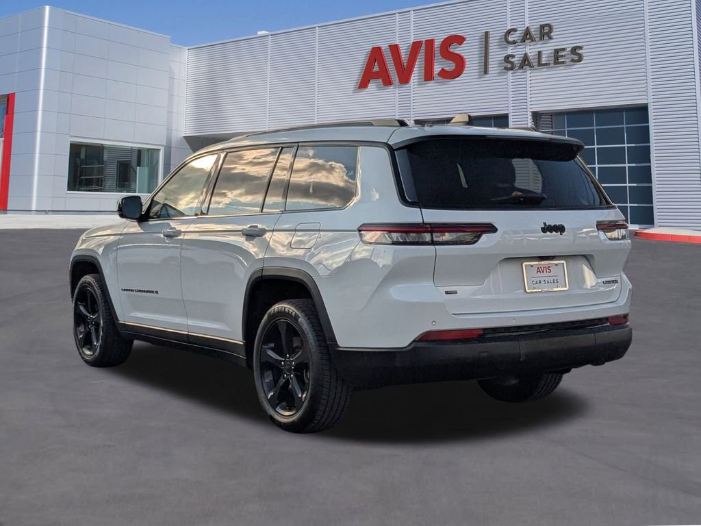 Used 2023 Jeep Grand Cherokee L Limited w/ Black Appearance Package image 3