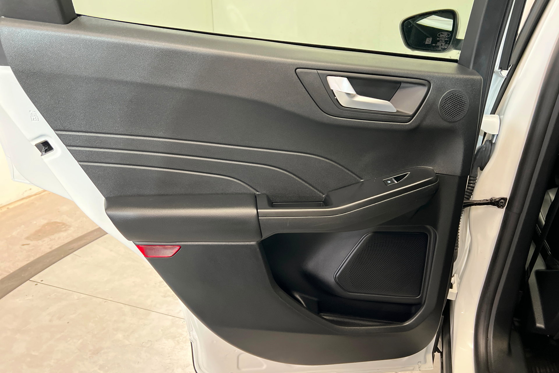 Used 2025 Ford Escape SE w/ PHEV Premium Package image 19