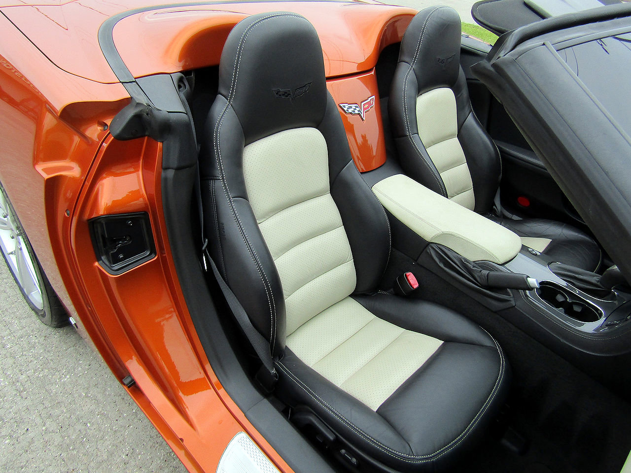 Used 2008 Chevrolet Corvette Convertible w/ Preferred Equipment Group RWD image 12