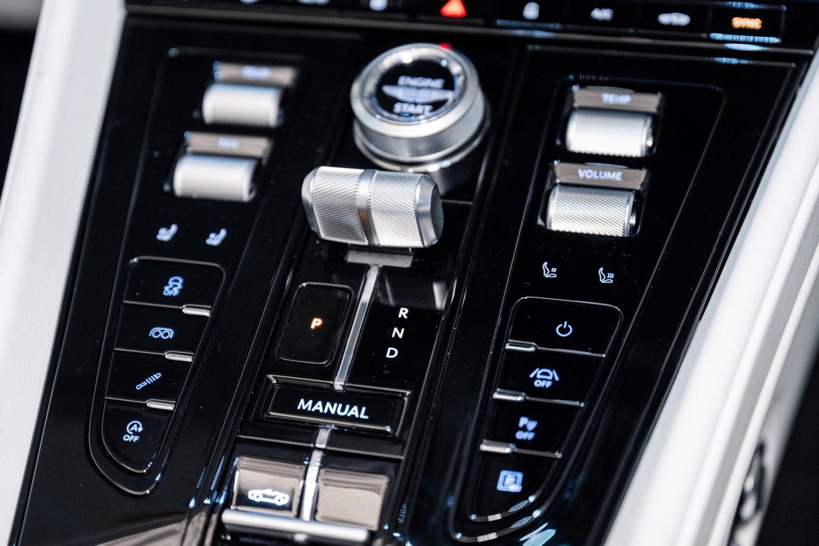 Used 2025 Aston Martin DB12 Volante image 29