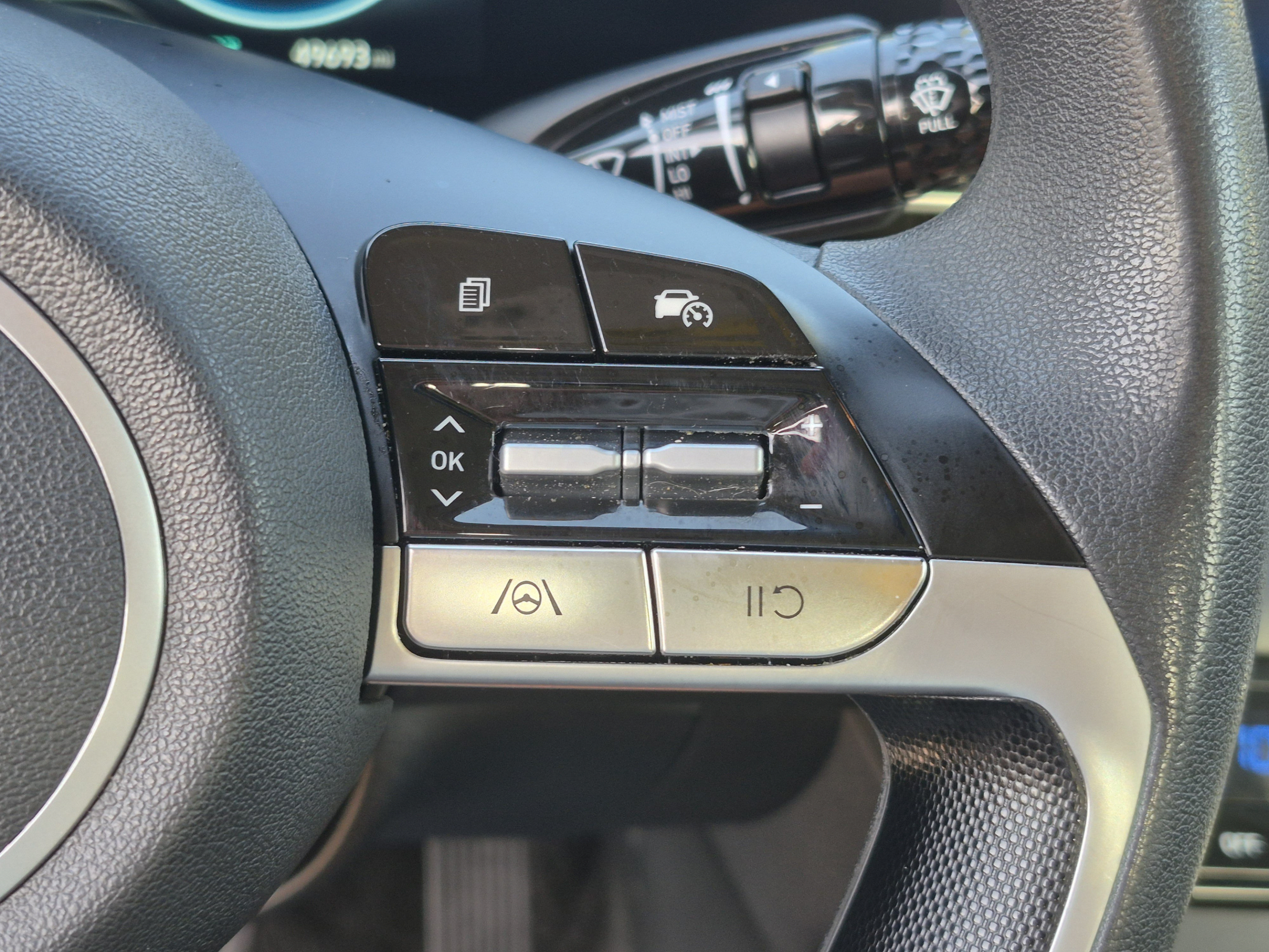 Used 2024 Hyundai Elantra SEL FWD image 30