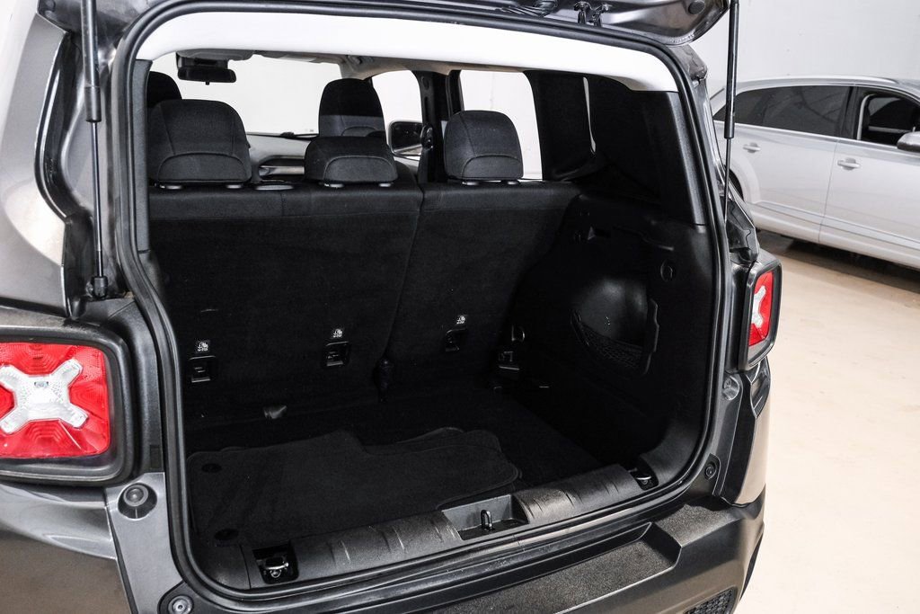 Used 2018 Jeep Renegade Latitude FWD image 56