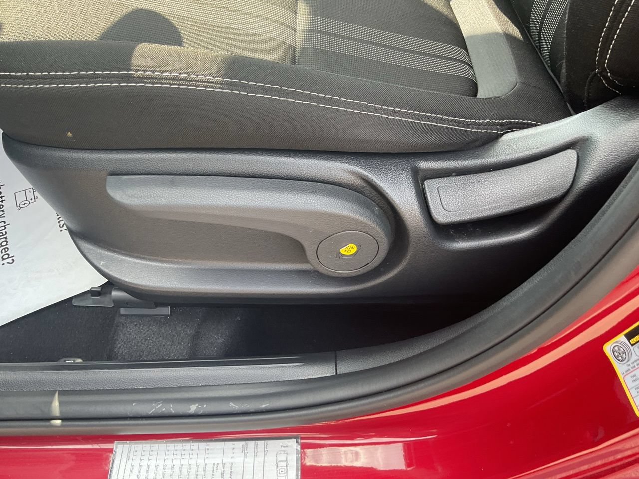 Used 2025 Hyundai Venue SEL FWD image 12