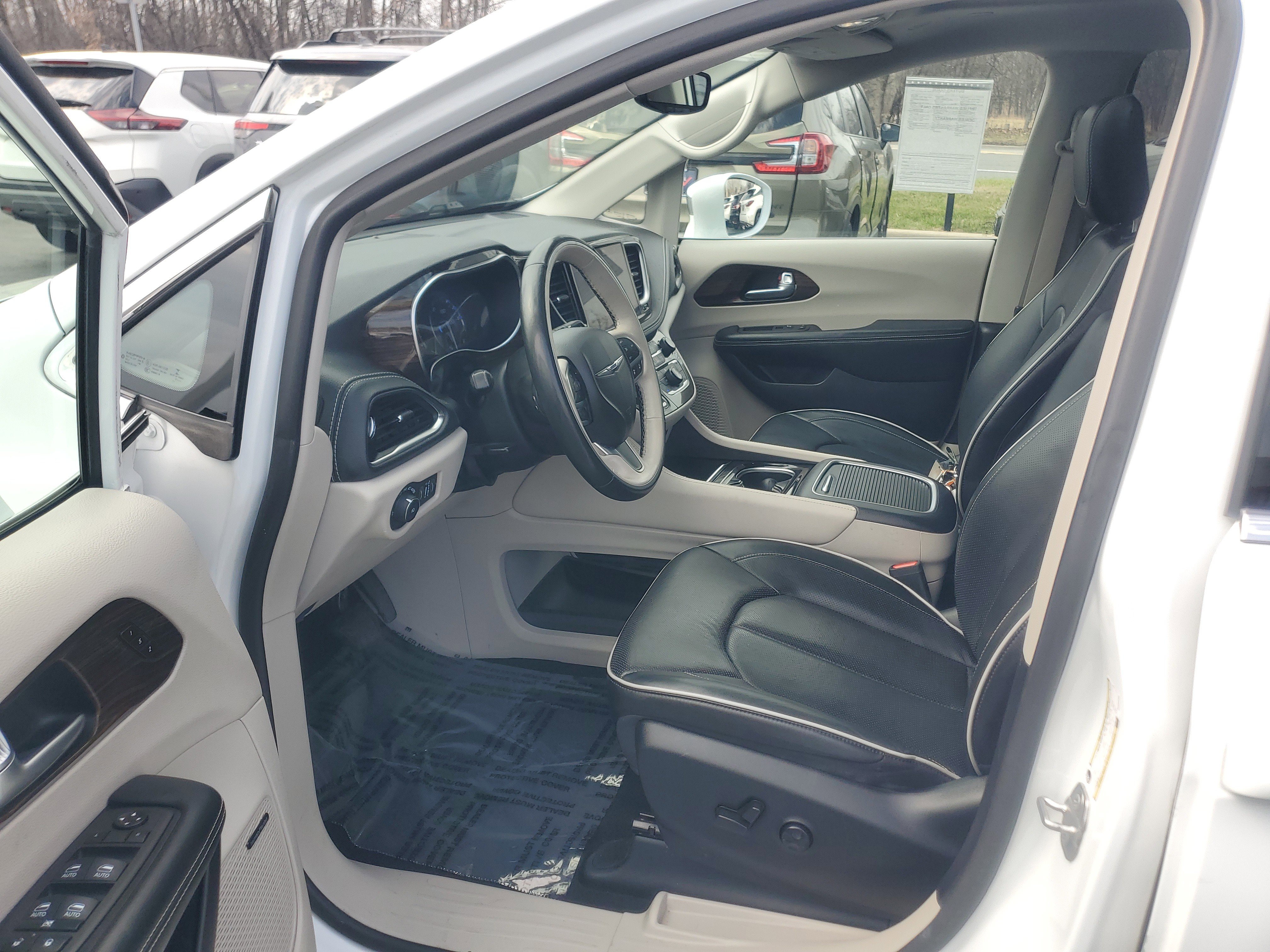 Used 2021 Chrysler Pacifica Limited w/ Uconnect Theater Family Group AWD/4WD image 10