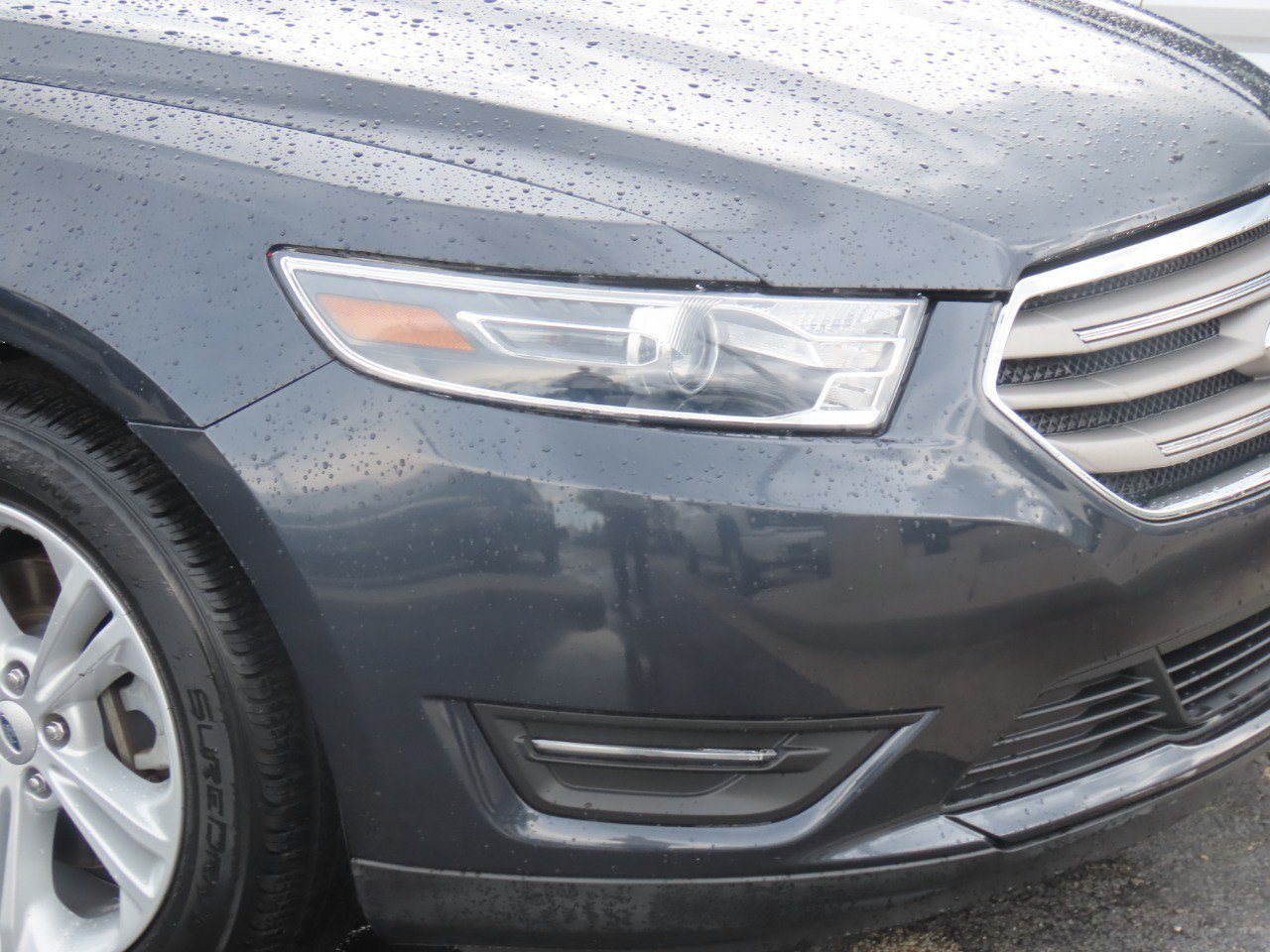 Used 2017 Ford Taurus SEL FWD image 6