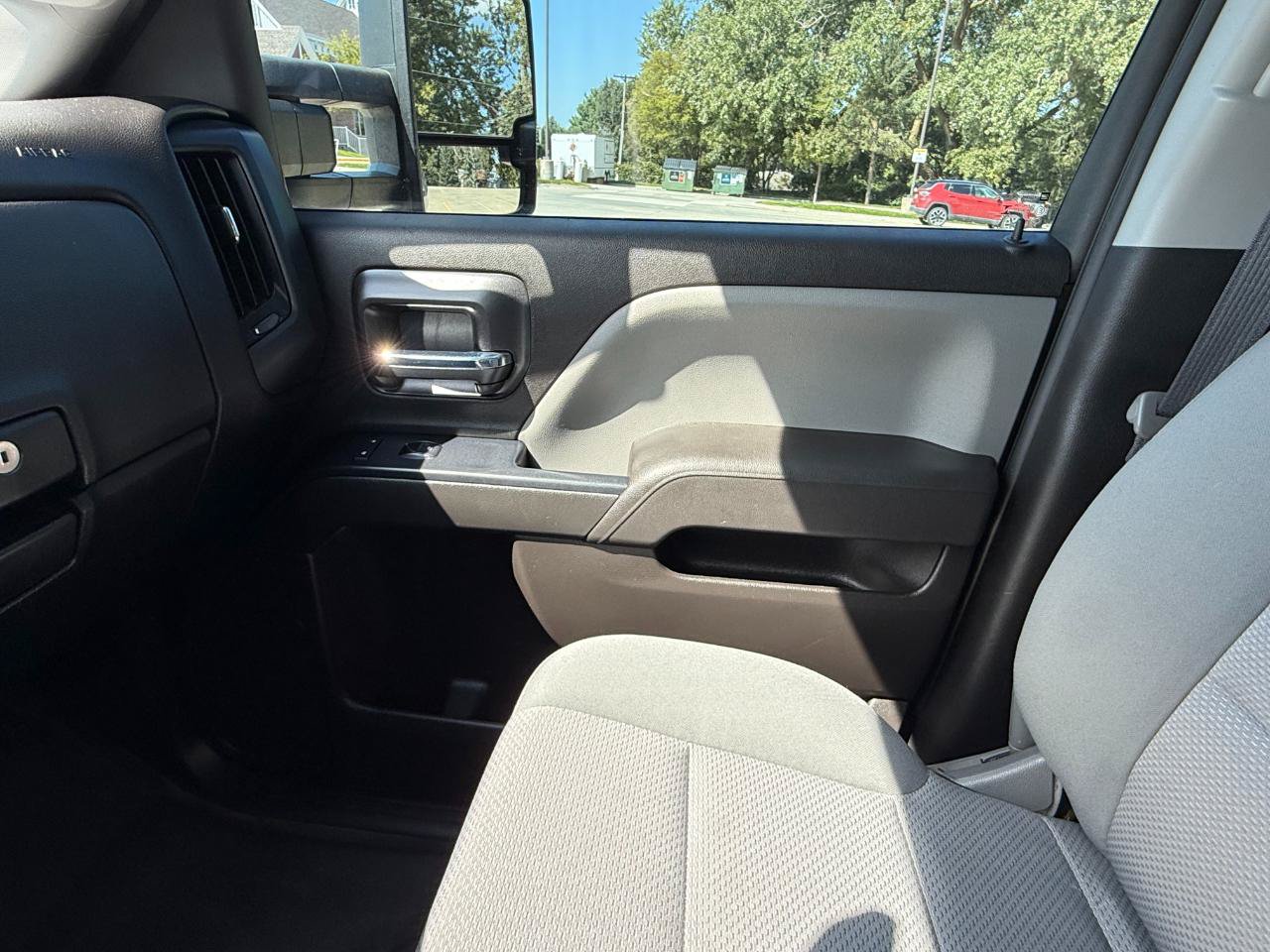 Used 2017 Chevrolet Silverado 1500 W/T AWD/4WD image 18