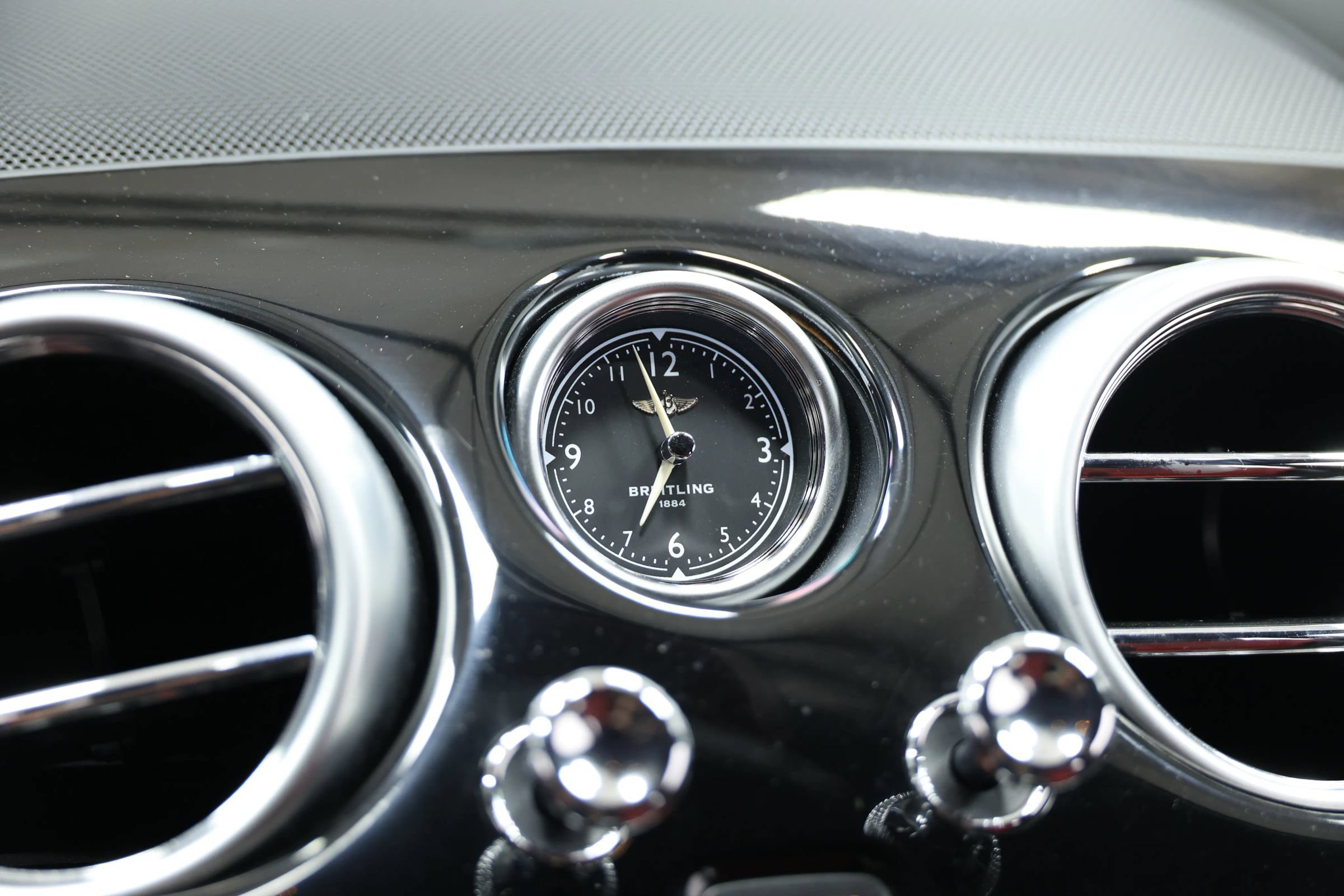 Used 2018 Bentley Flying Spur S V8 w/ Black Edition AWD/4WD image 38