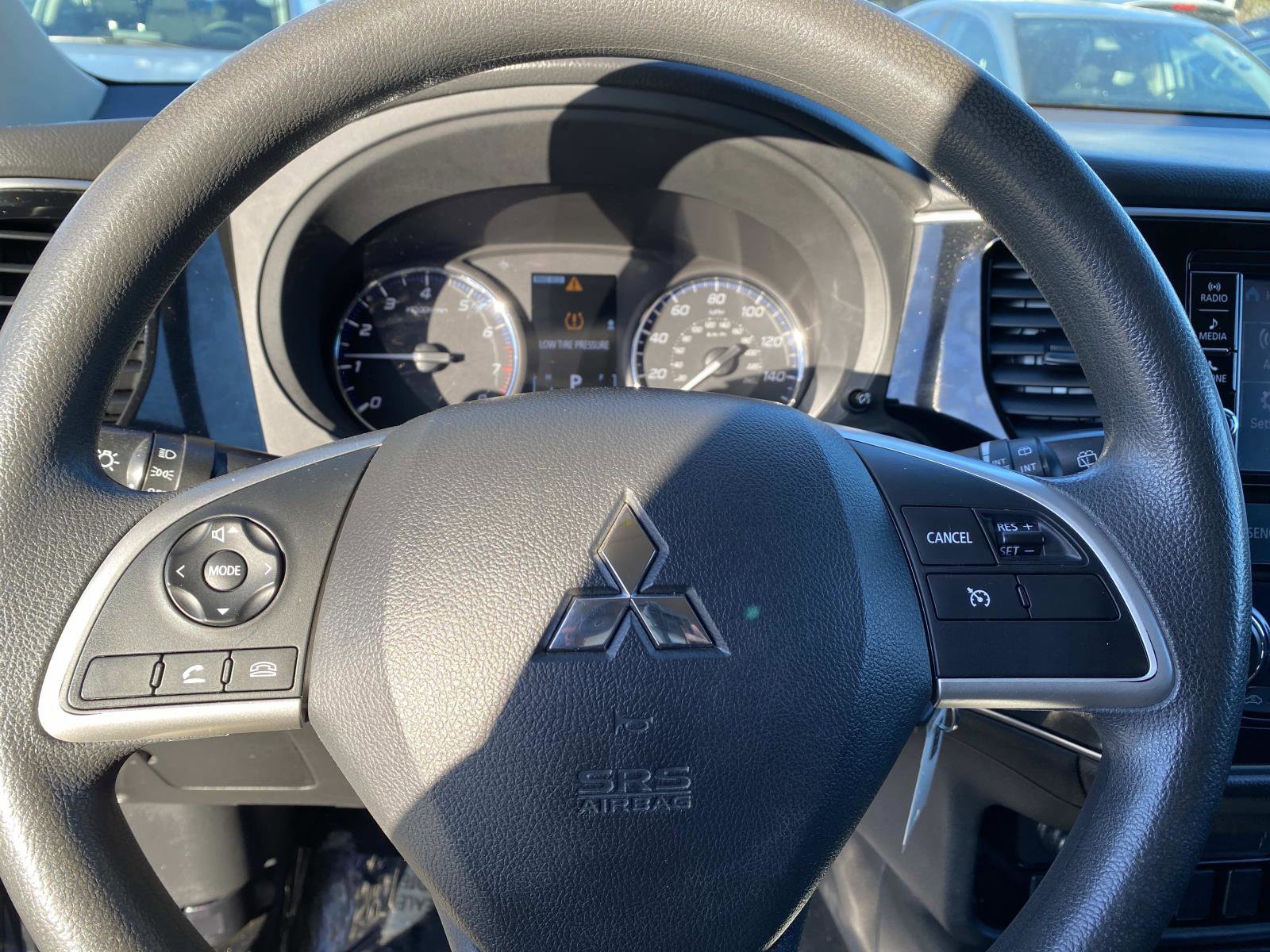 Used 2018 Mitsubishi Outlander ES image 12