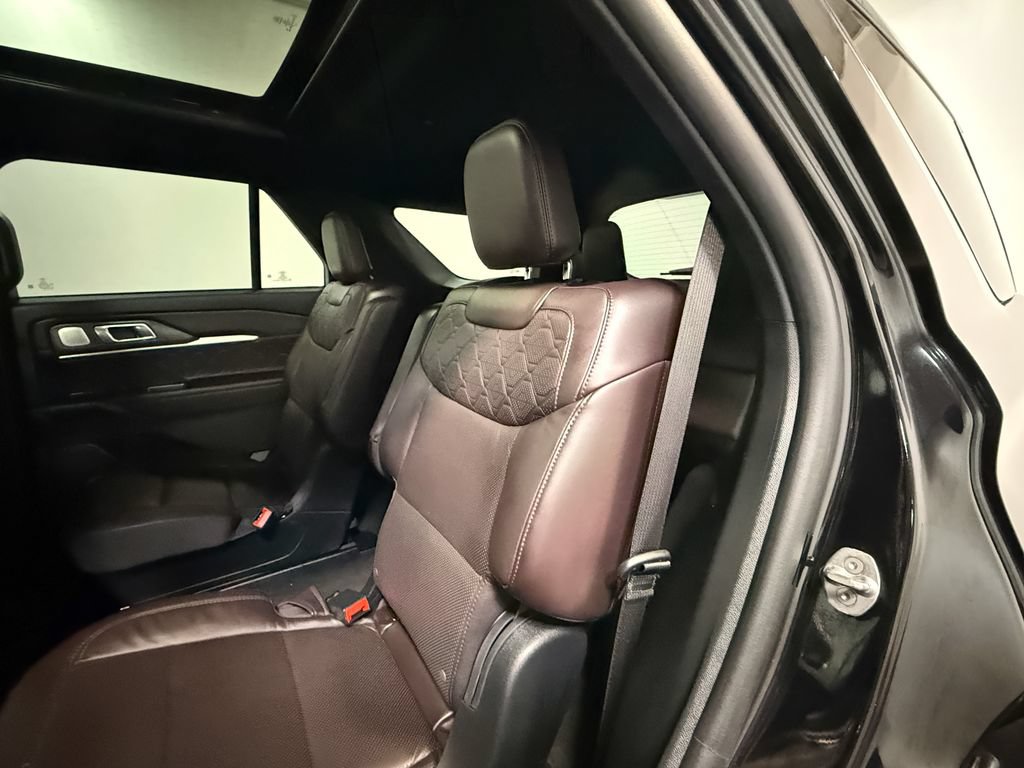 Used 2025 Ford Explorer Platinum w/ LUX Leather Package AWD/4WD image 48