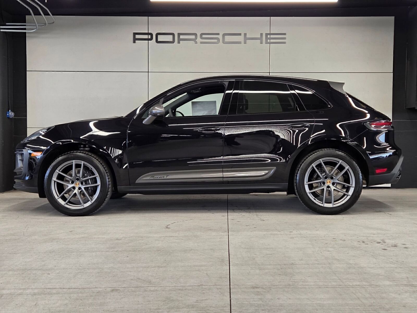 Certified 2026 Porsche Macan Turbo AWD/4WD image 2