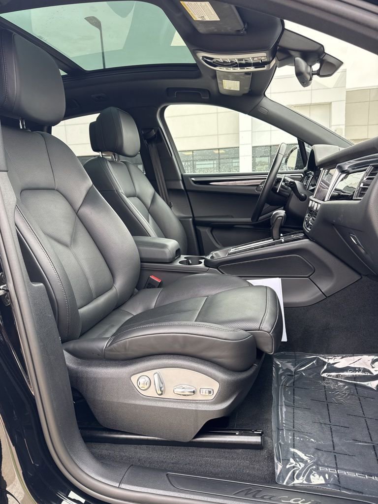 Used 2022 Porsche Macan image 9
