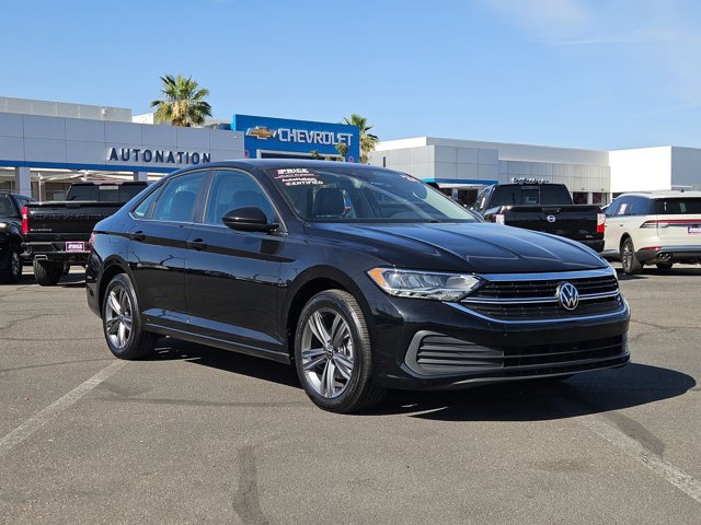 Used 2024 Volkswagen Jetta SE FWD image 3