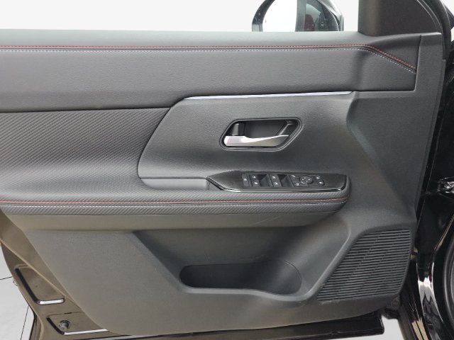 New 2027 Nissan Kicks SR w/ SR Premium Package FWD image 27