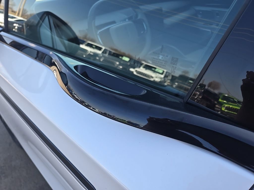 Used 2025 Lincoln Nautilus Reserve image 27