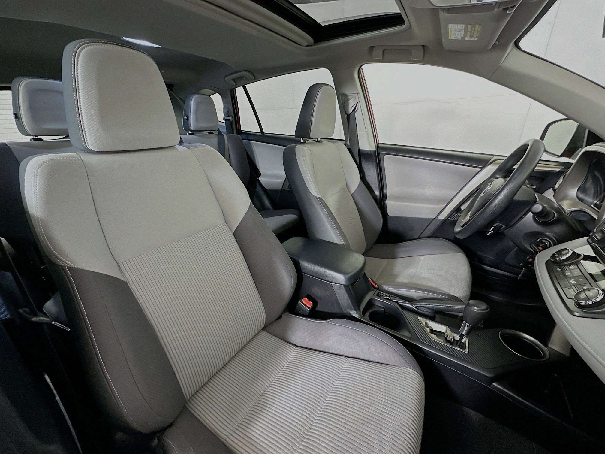 Used 2015 Toyota RAV4 XLE image 29