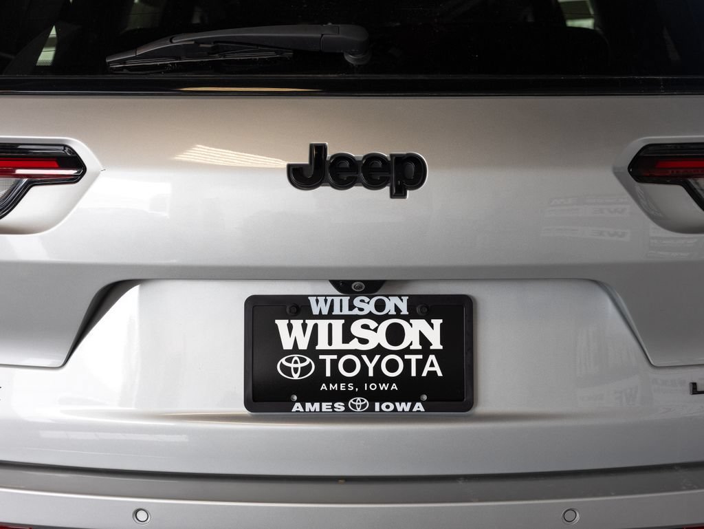 Used 2025 Jeep Grand Cherokee L Limited w/ Luxury Tech Group II AWD/4WD image 6