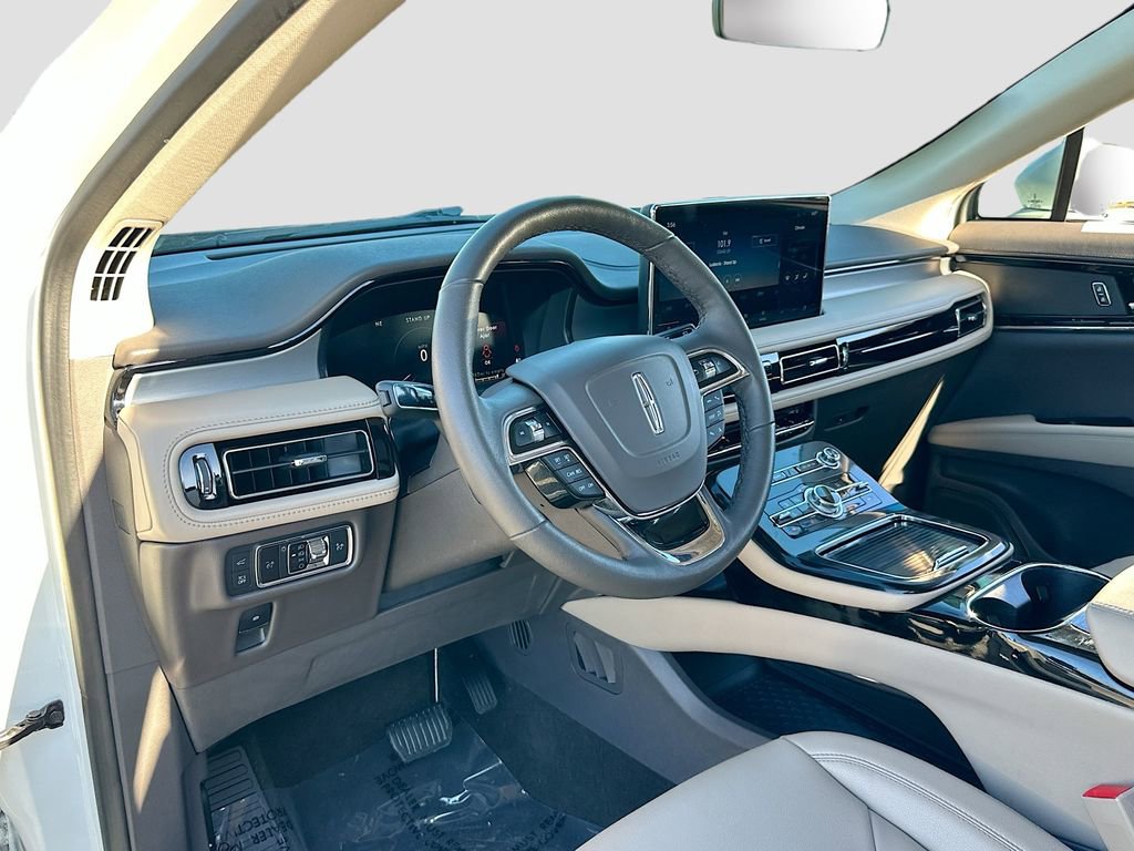 Used 2023 Lincoln Nautilus FWD w/ Premium Package image 9