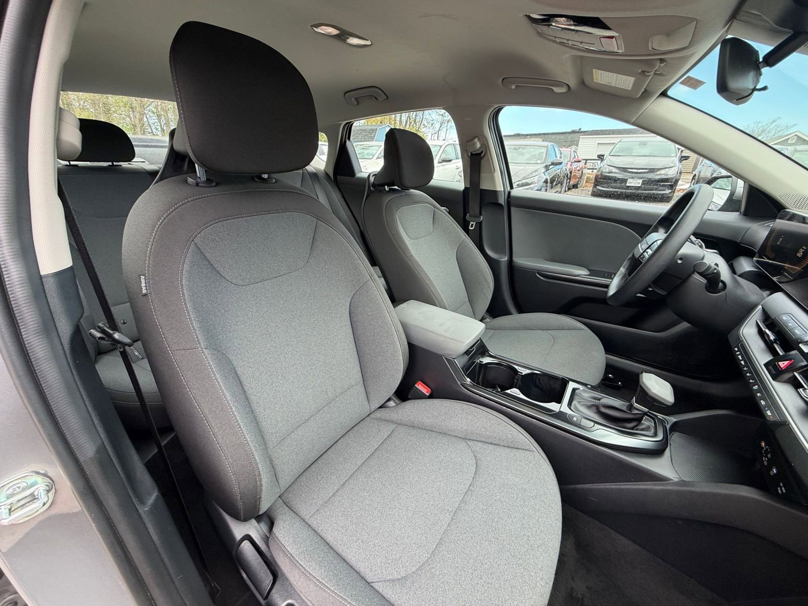 Used 2025 Kia K4 FWD image 35