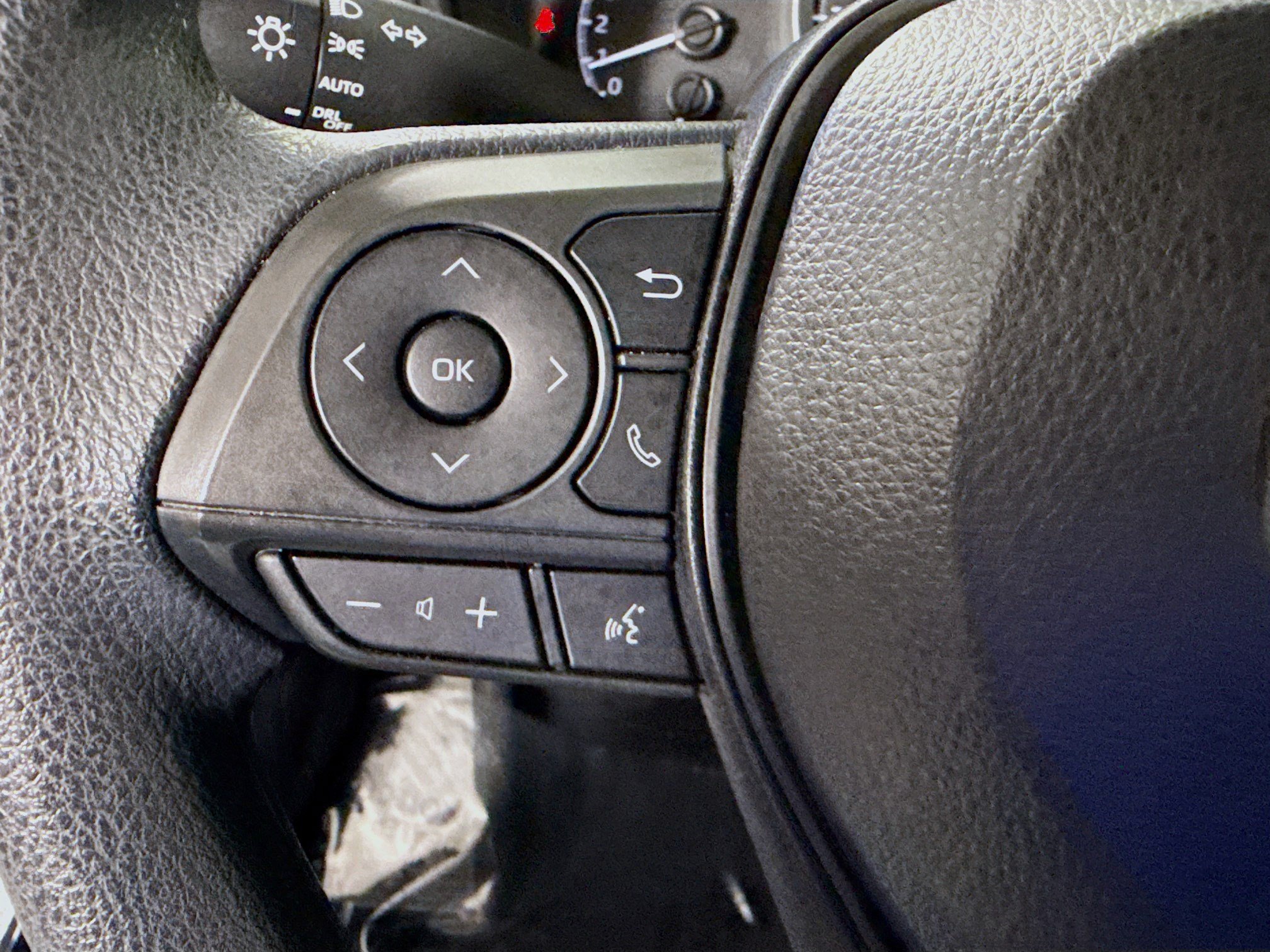 Used 2020 Toyota Corolla LE FWD image 14