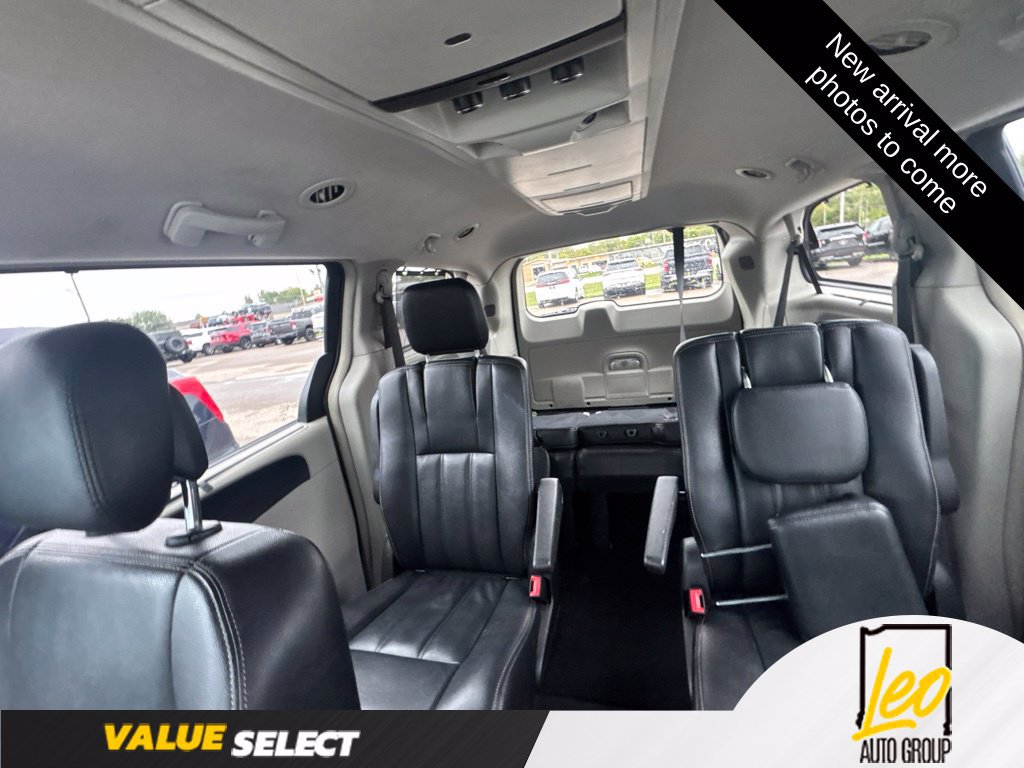 Used 2015 Chrysler Town & Country Touring w/ Driver Convenience Group FWD image 6
