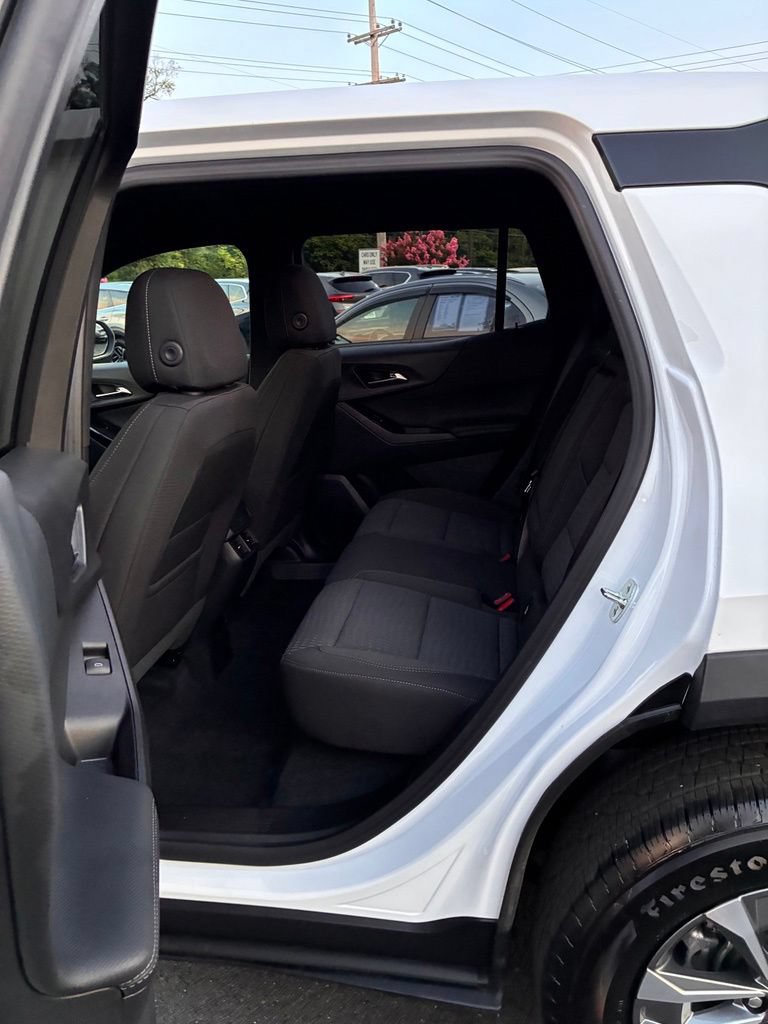 Used 2026 Chevrolet Equinox LT FWD image 24
