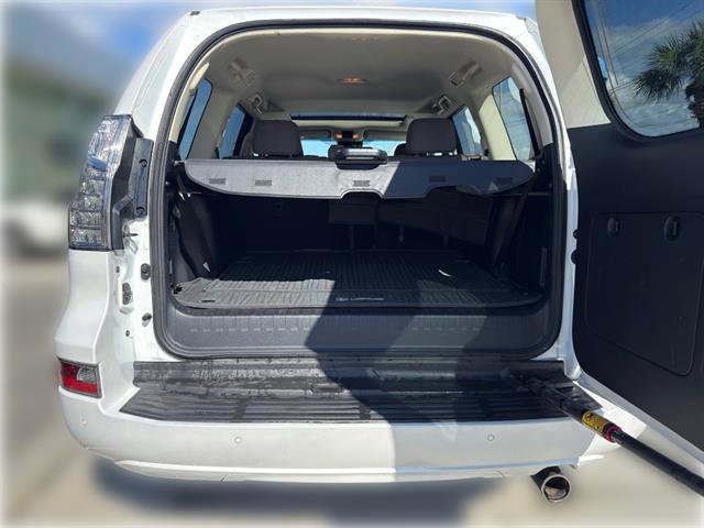 Used 2023 Lexus GX 460 Premium w/ Premium Package image 7