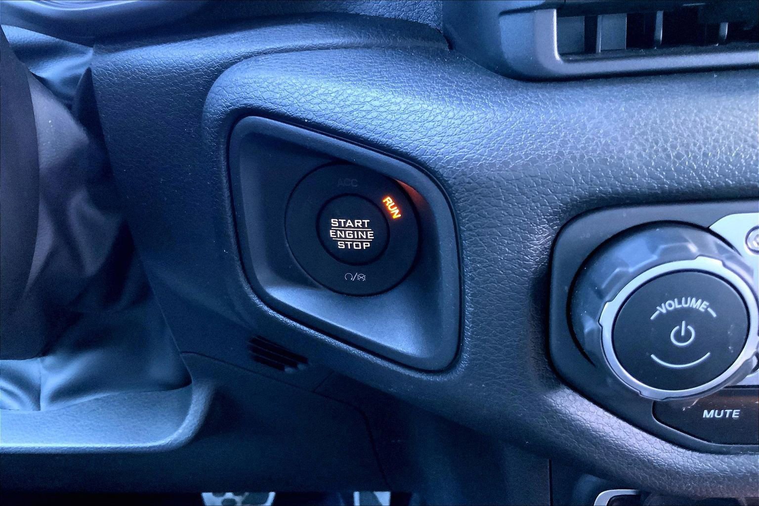 Certified 2024 Jeep Wrangler Willys image 27