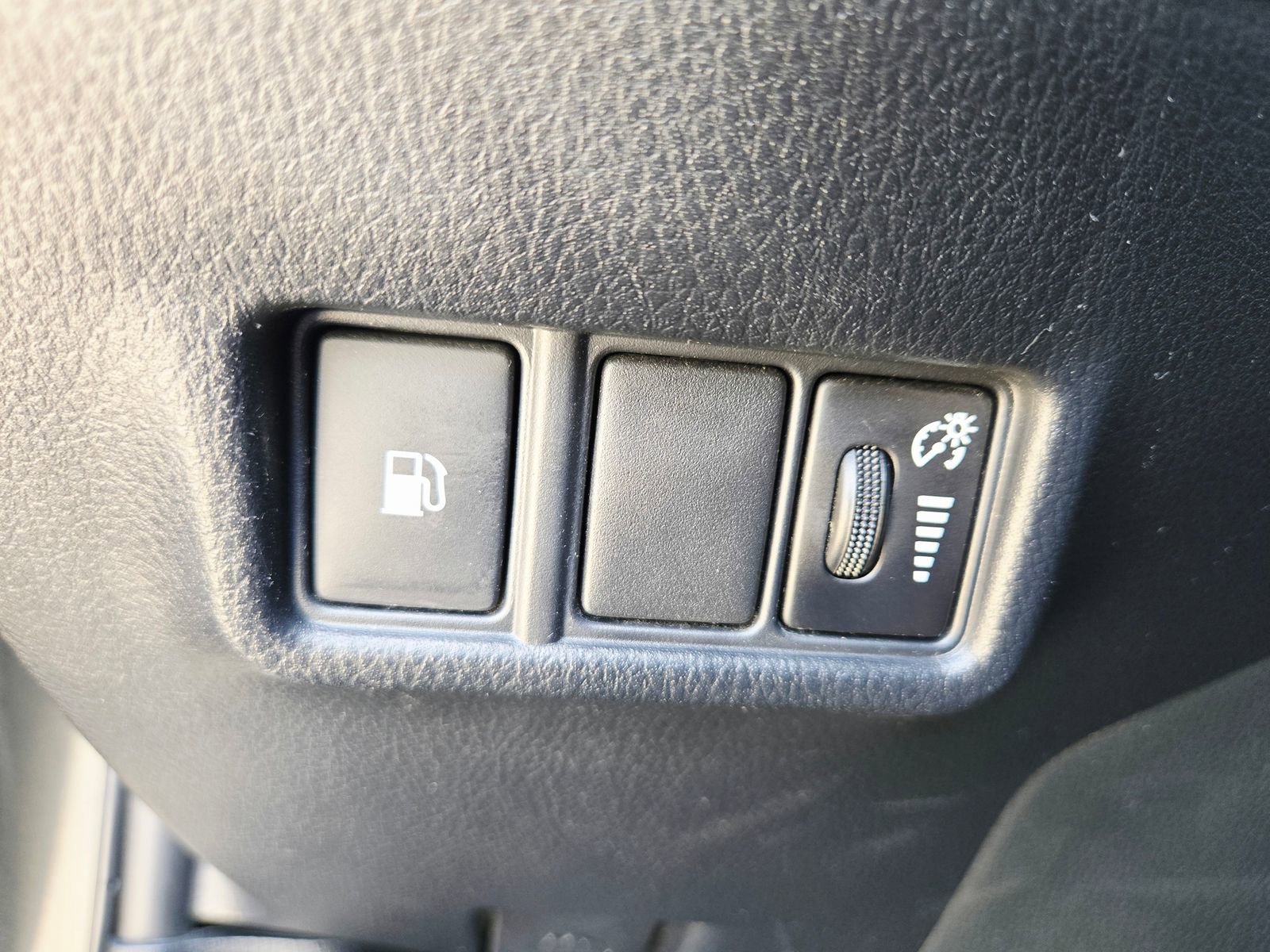 Used 2018 Toyota C-HR XLE image 19