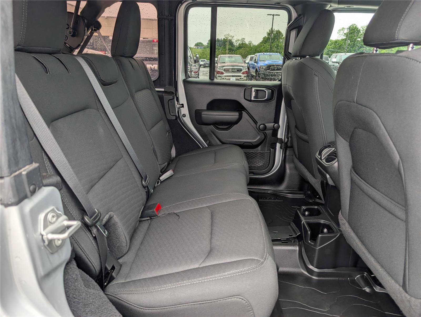 Used 2022 Jeep Wrangler Unlimited Sport AWD/4WD image 12
