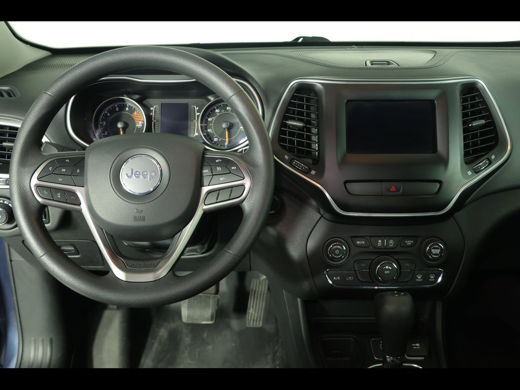 Used 2019 Jeep Cherokee Latitude w/ Popular Appearance Group image 16