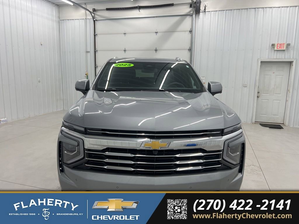 Used 2025 Chevrolet Suburban LT w/ Comfort Package AWD/4WD image 7