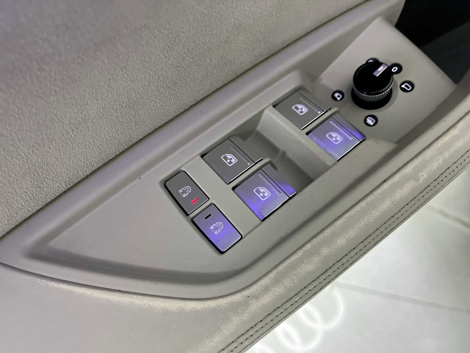 Used 2019 Audi e-tron Prestige image 21