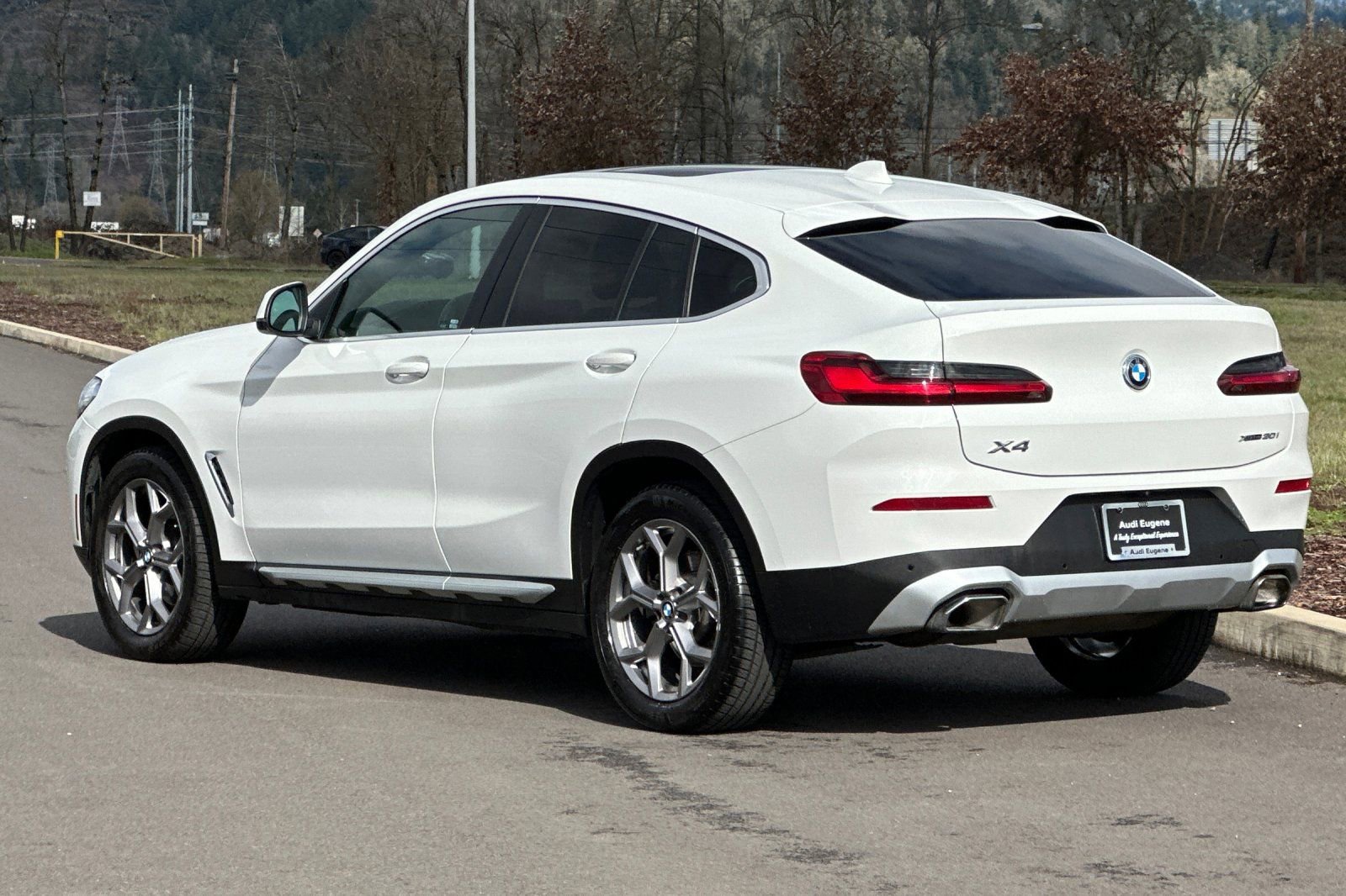 Used 2023 BMW X4 xDrive30i w/ Premium Package AWD/4WD image 5
