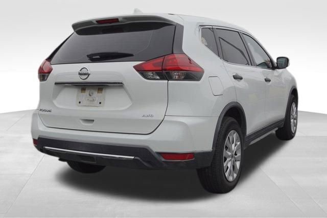 Used 2017 Nissan Rogue S image 3