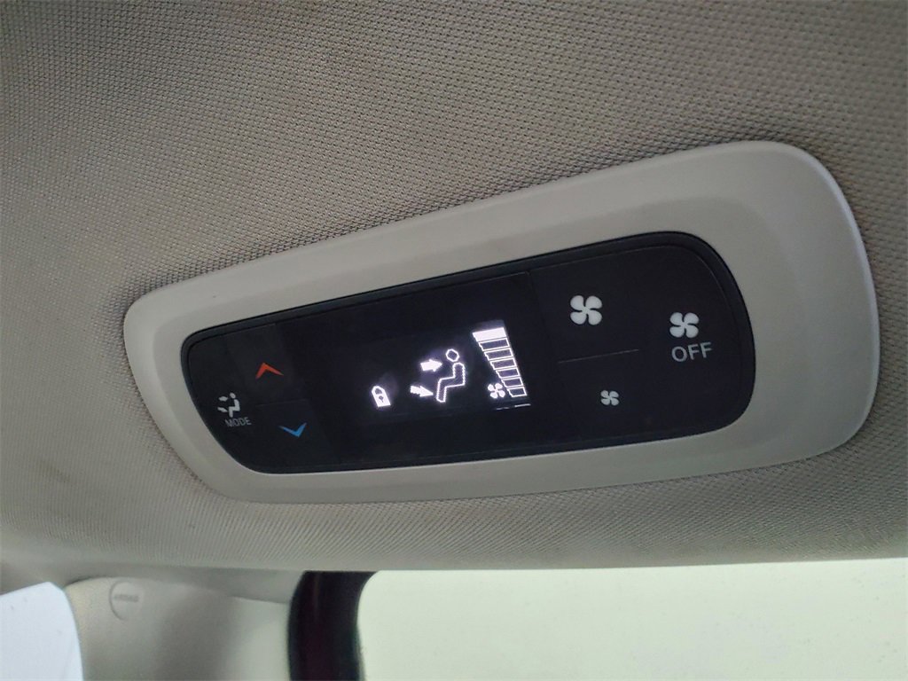 Used 2017 Chrysler Pacifica Touring image 25