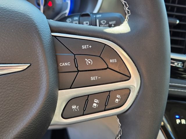Used 2022 Chrysler Pacifica Touring-L FWD image 28