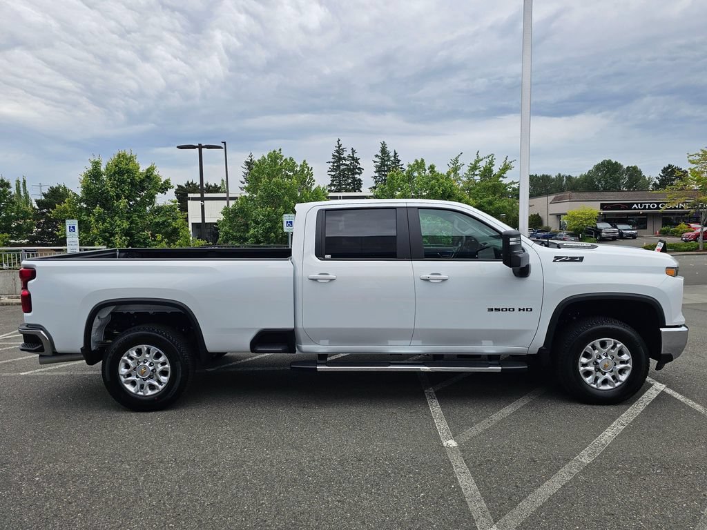 New 2026 Chevrolet Silverado 3500 LT w/ All Star Edition AWD/4WD image 6