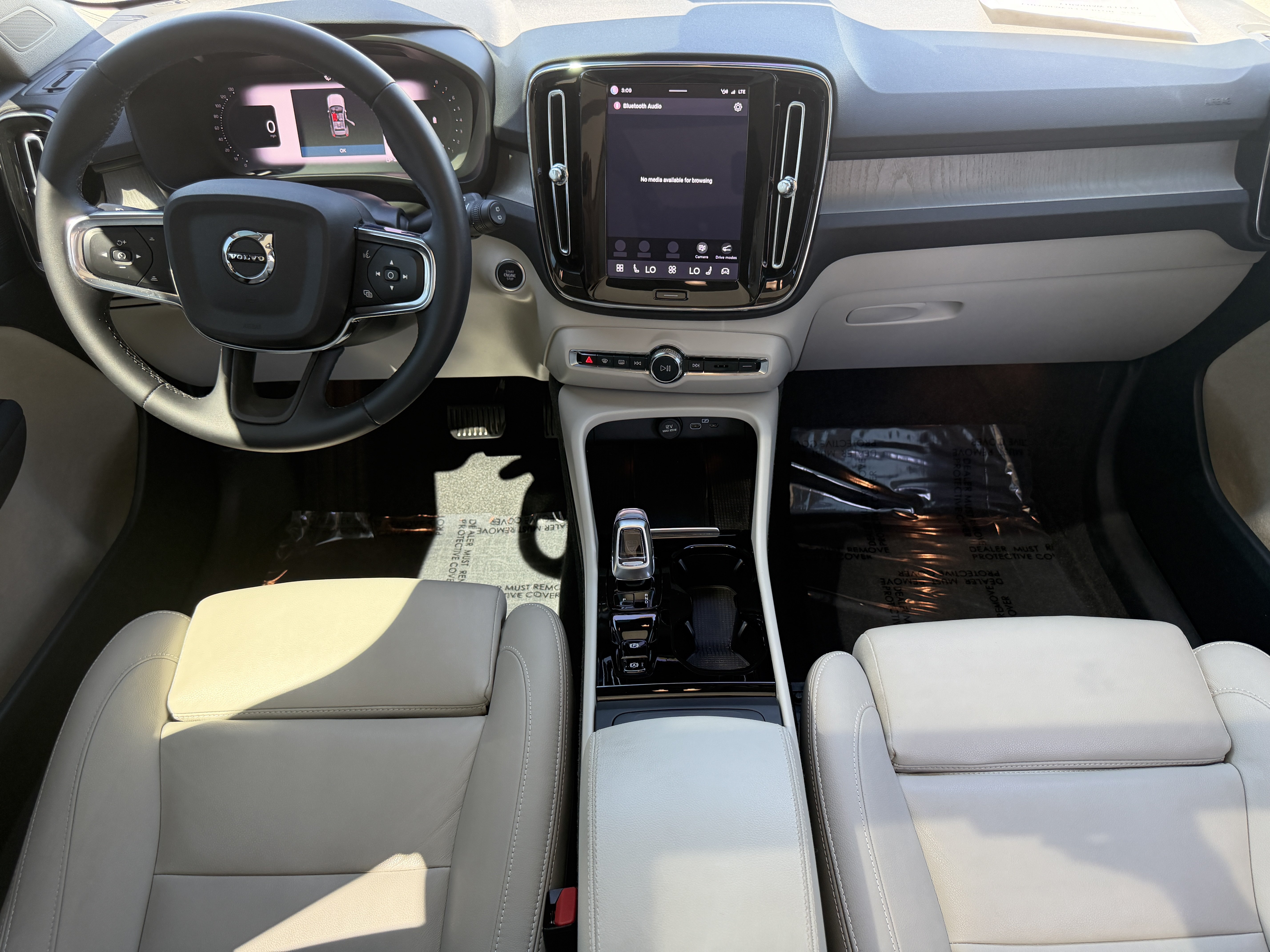 Certified 2024 Volvo XC40 B5 Plus w/ Protection Package Premier AWD/4WD image 16
