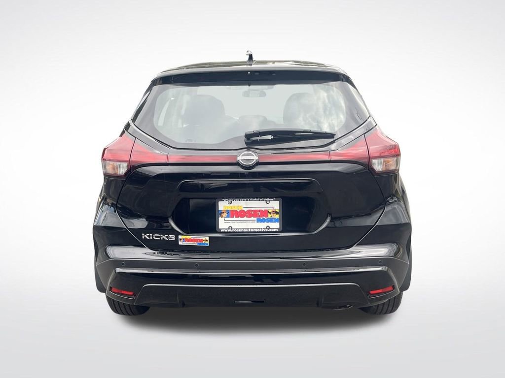 New 2025 Nissan Kicks Play S image 4