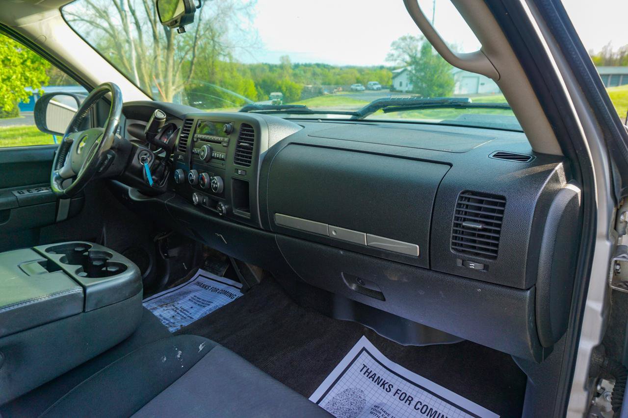 Used 2010 Chevrolet Silverado 2500 LT w/ Interior Plus Package AWD/4WD image 24