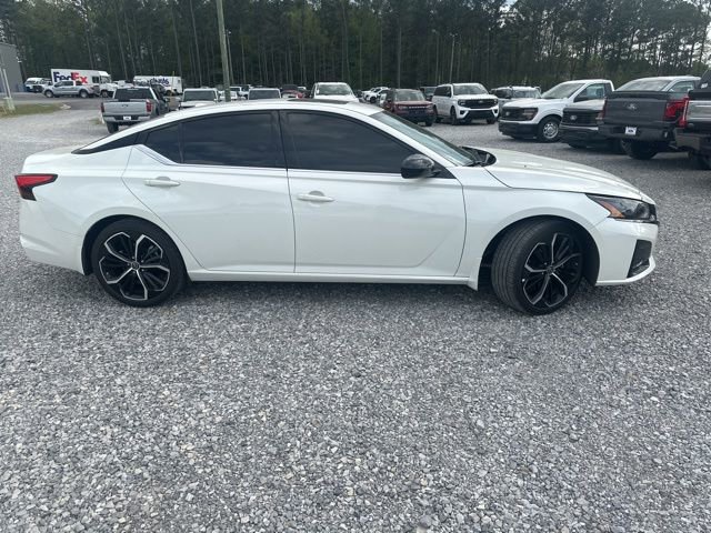 Used 2024 Nissan Altima 2.5 SR w/ SR Premium Package image 3