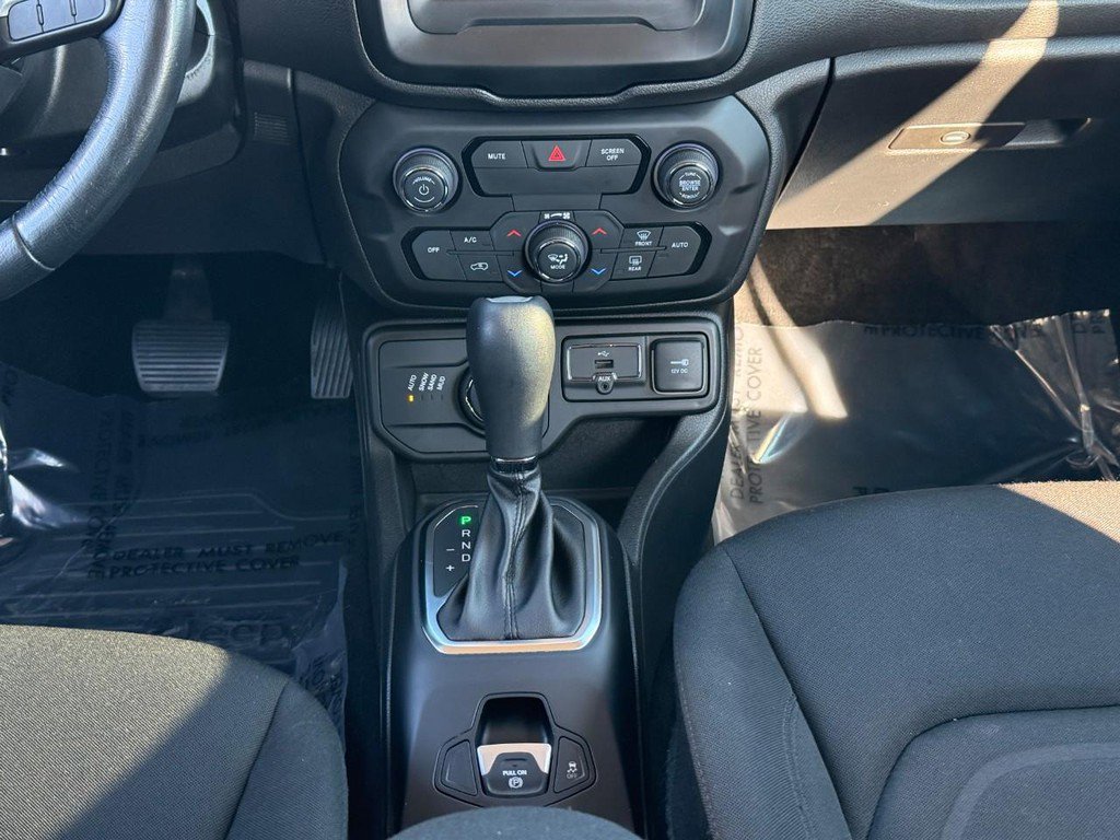 Used 2018 Jeep Renegade Latitude w/ Cold Weather Group AWD/4WD image 18