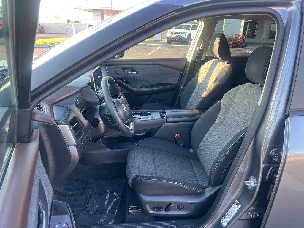 Used 2023 Nissan Rogue SV FWD image 19