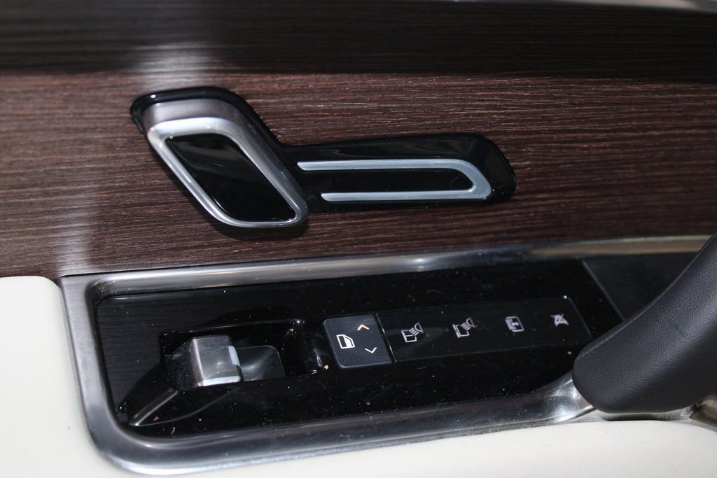 Used 2024 Land Rover Range Rover SE image 12