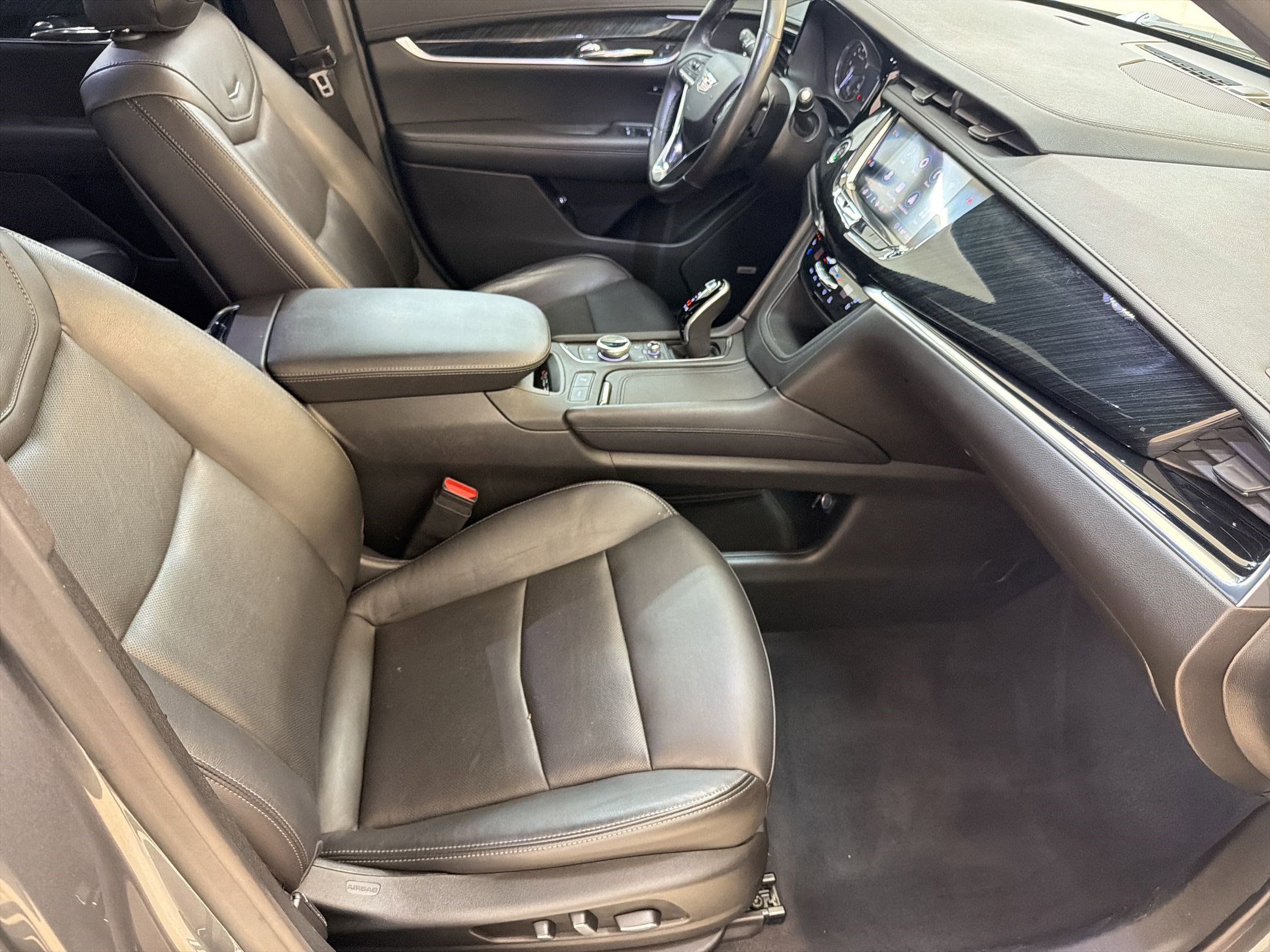 Used 2020 Cadillac XT6 Premium Luxury image 29