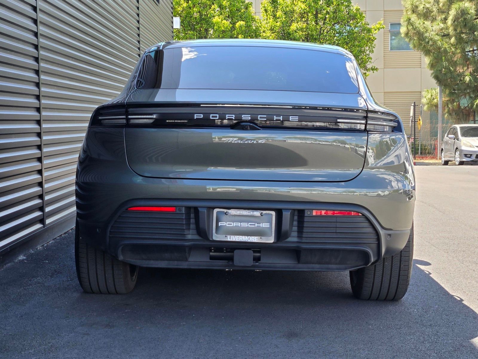 Certified 2025 Porsche Macan 4 Electric AWD/4WD image 6