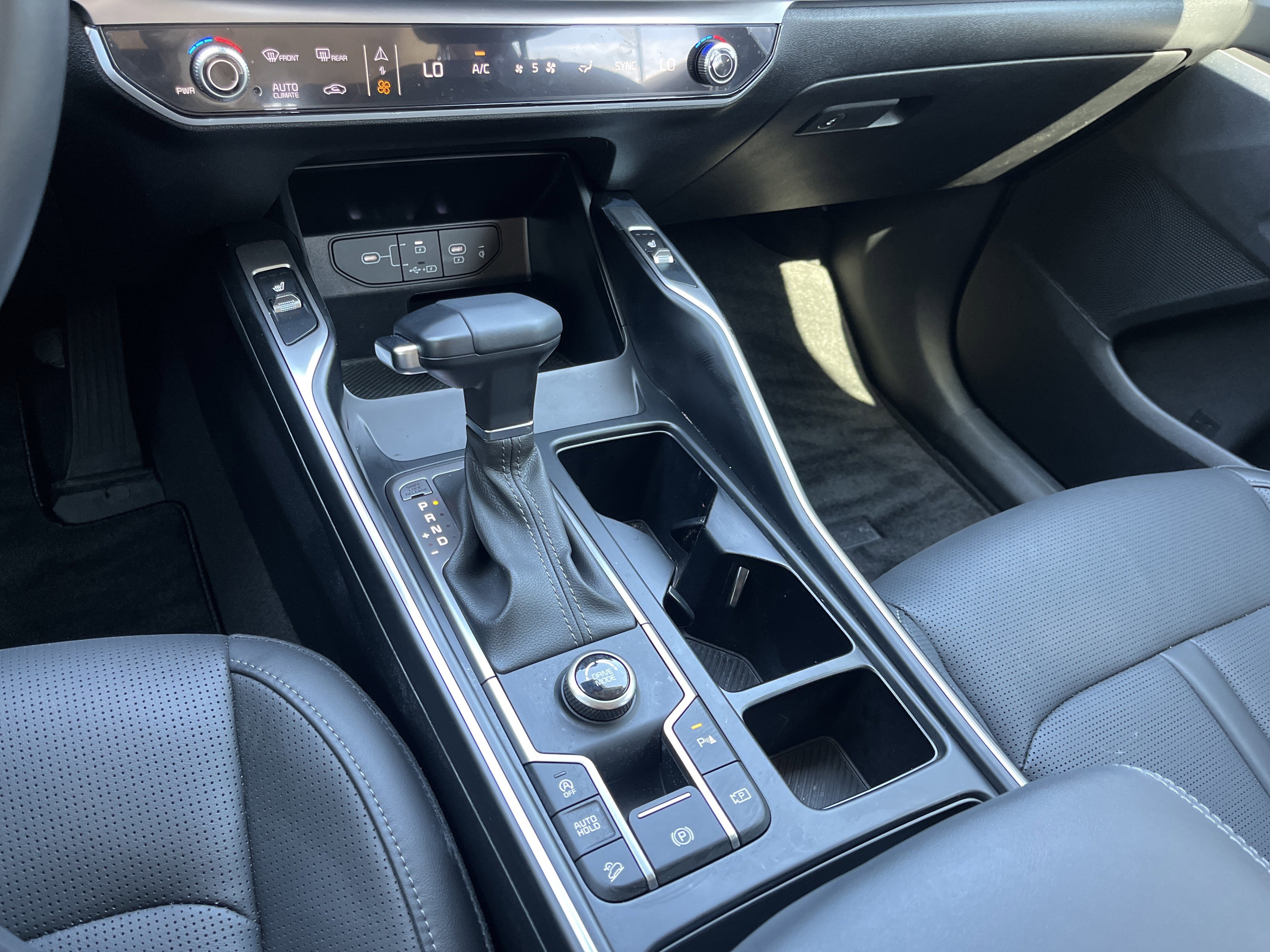 Certified 2025 Kia Sorento S w/ Panoramic Sunroof Package image 12