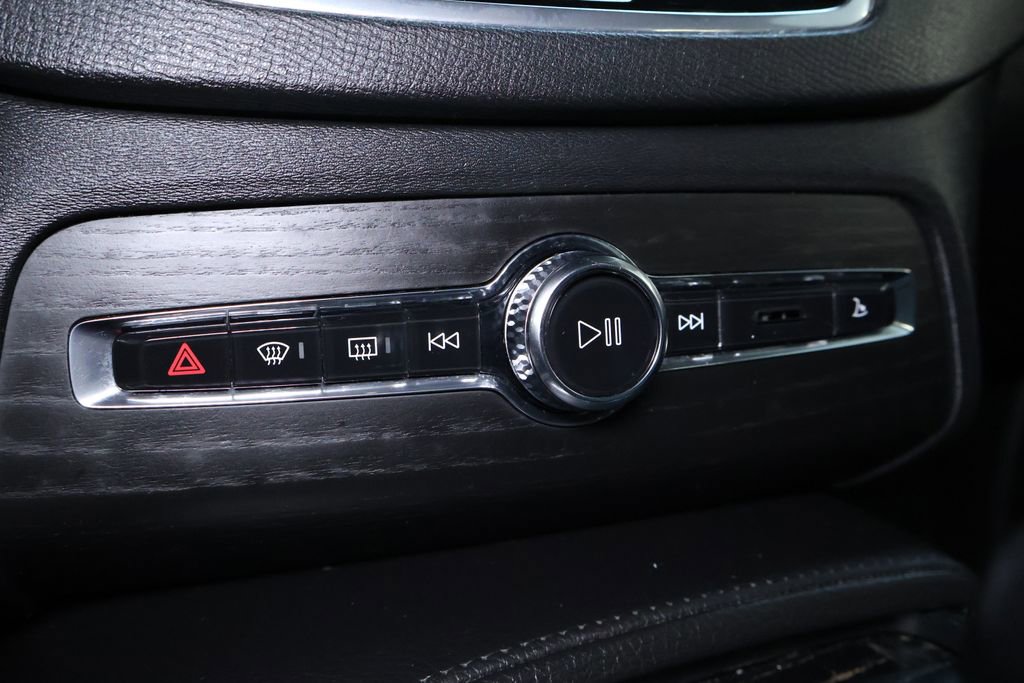 Used 2020 Volvo XC90 T6 Momentum image 36